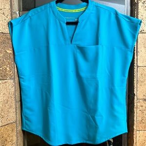 Fabletics Women’s Scrub set! Electric teal small top/ medium tall bottoms.